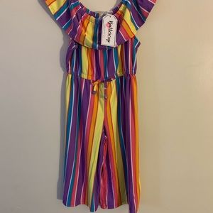 Girl size 4 jump suit, with lovely colors.